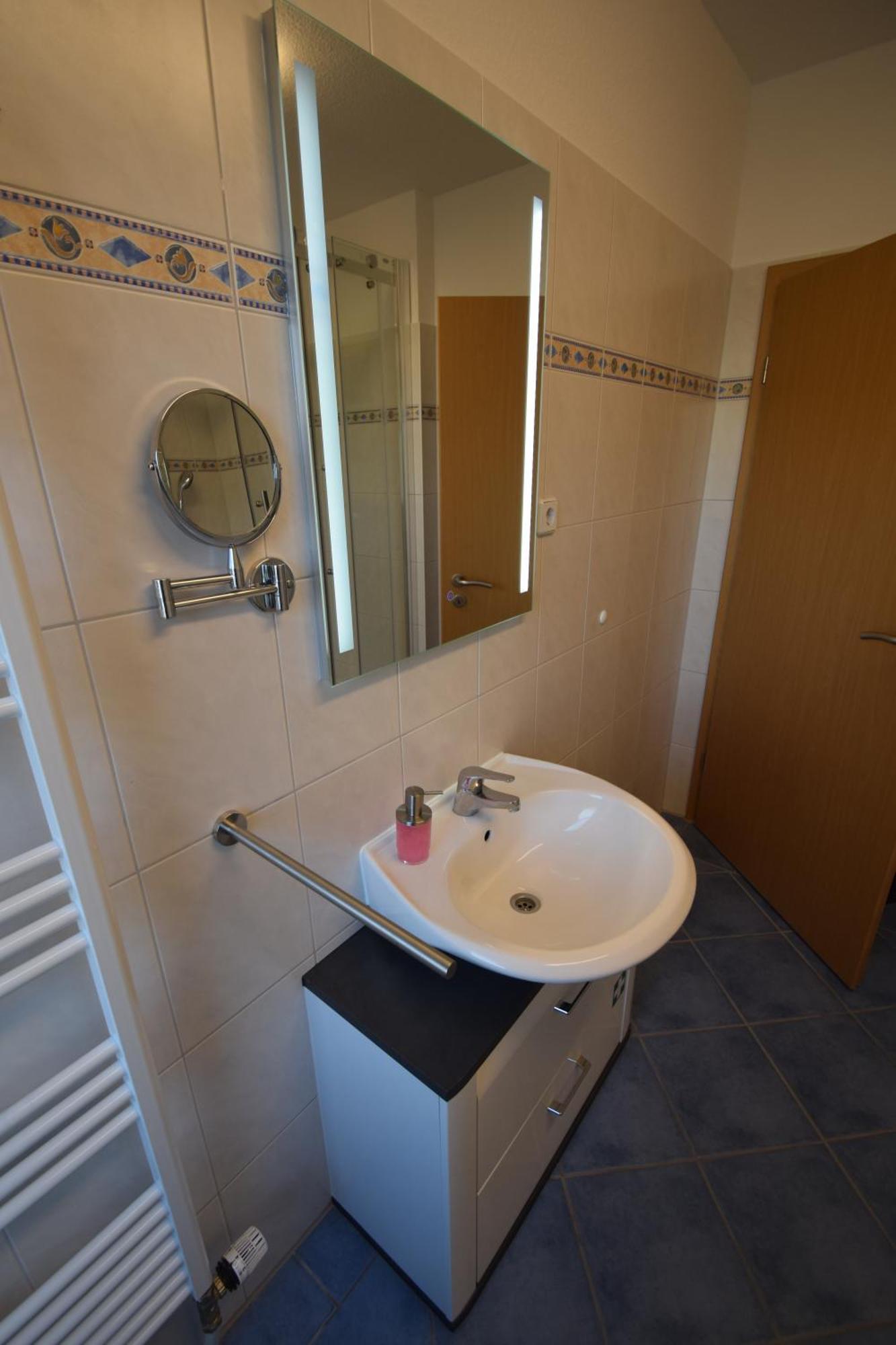 Apartment Bliss Place - 1r Premium - Kingsize Bett, Smart Tv, Kueche, Balkon, Waschkeller Magdeburg