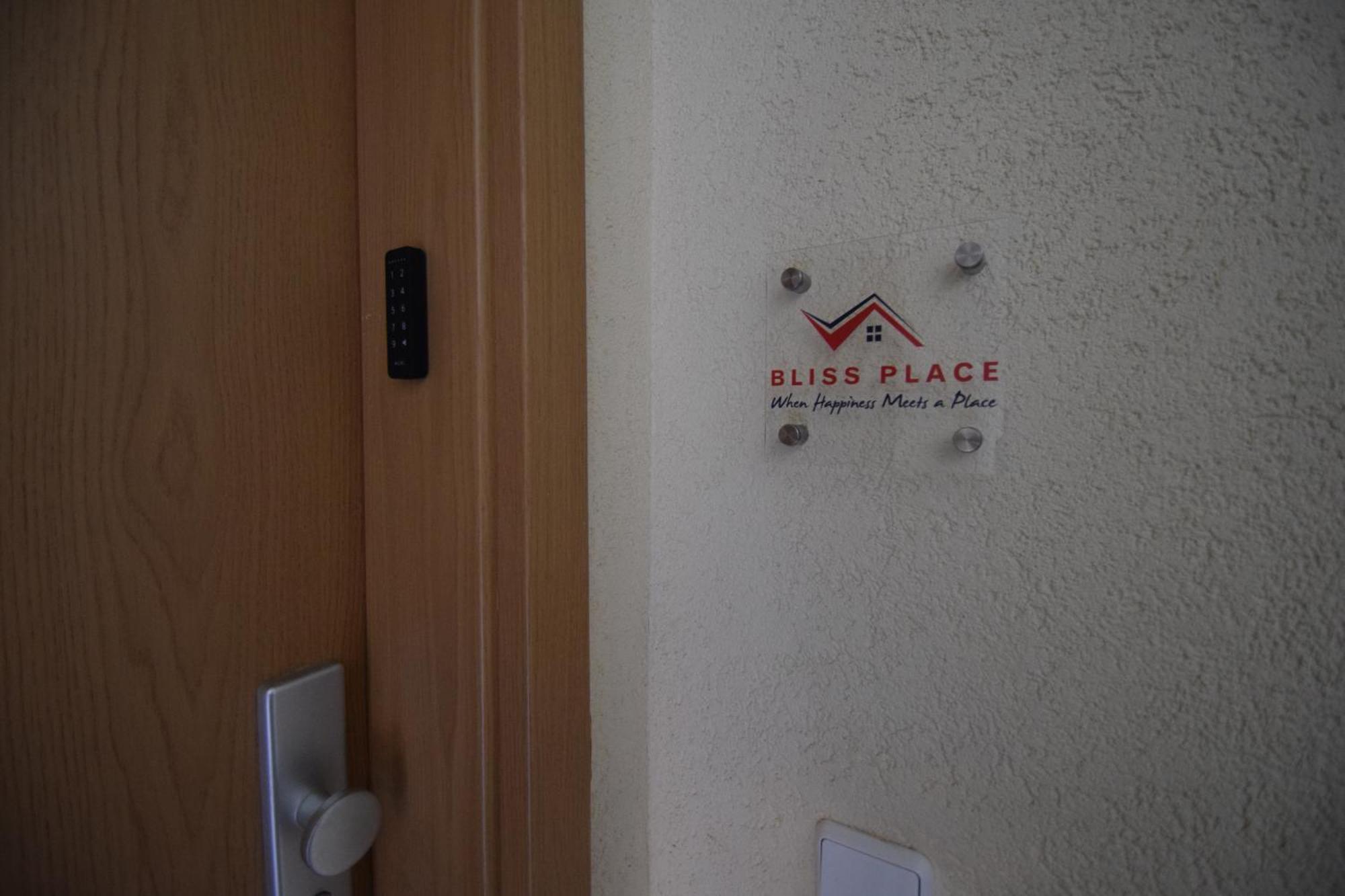 Bliss Place - 1r Premium - Kingsize Bett, Smart Tv, Kueche, Balkon, Waschkeller Lejlighed Magdeburg