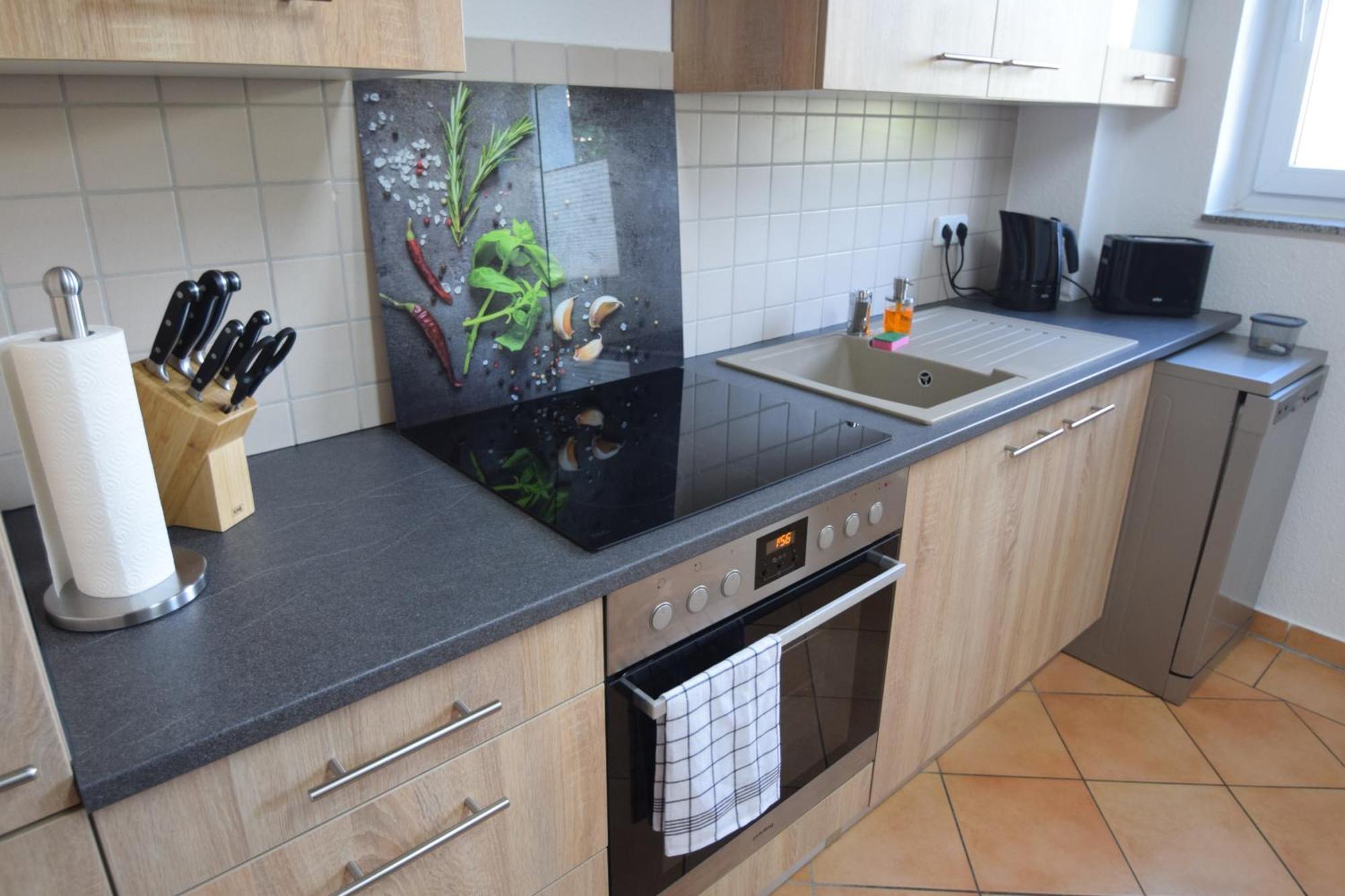 Apartment Bliss Place - 1r Premium - Kingsize Bett, Smart Tv, Kueche, Balkon, Waschkeller *